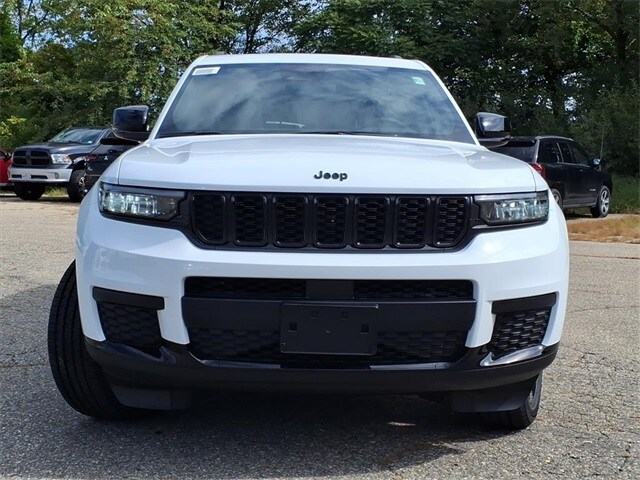 2025 Jeep Grand Cherokee Altitude X photo 2