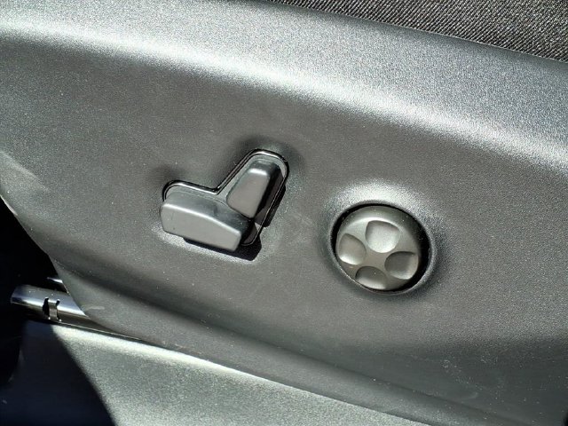 2026 Chrysler Pacifica Select - Photo 9