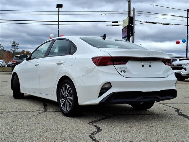 2022 Kia Forte LXS photo 3