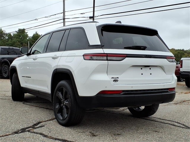 2023 Jeep Grand Cherokee Altitude photo 3