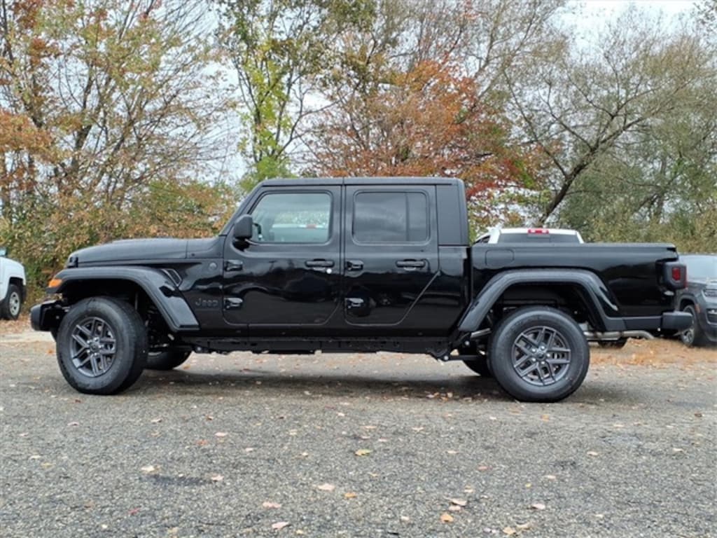New 2025 Jeep Gladiator Sport Pickup