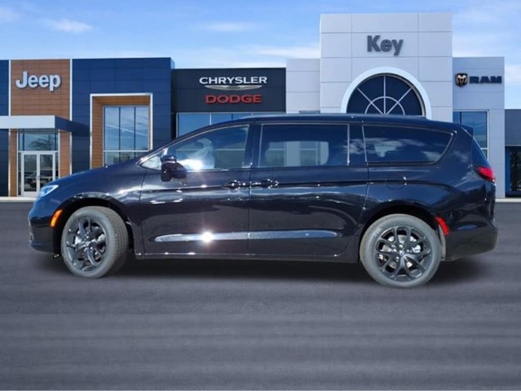 New 2026 Chrysler Pacifica Limited Passenger Van