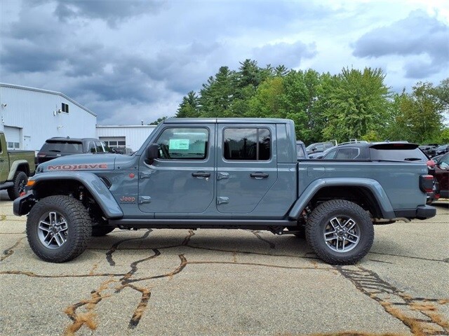 2025 Jeep Gladiator Mojave photo 3