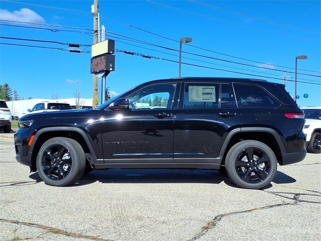 2025 Jeep Grand Cherokee Altitude photo 3