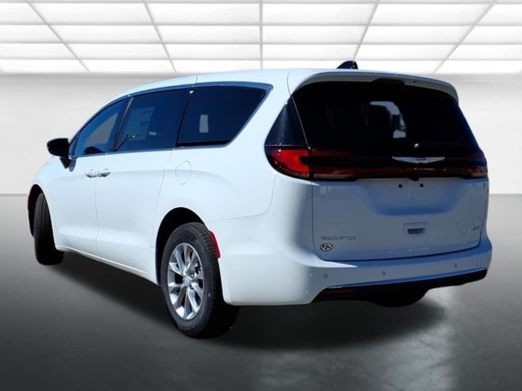 New 2026 Chrysler Pacifica Select Passenger Van