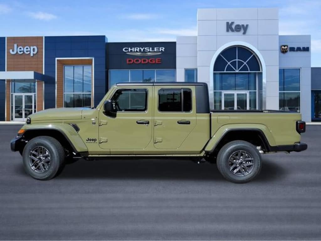 New 2025 Jeep Gladiator Sport S Pickup
