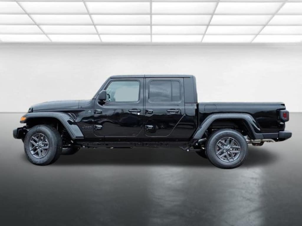 New 2025 Jeep Gladiator Sport S Pickup