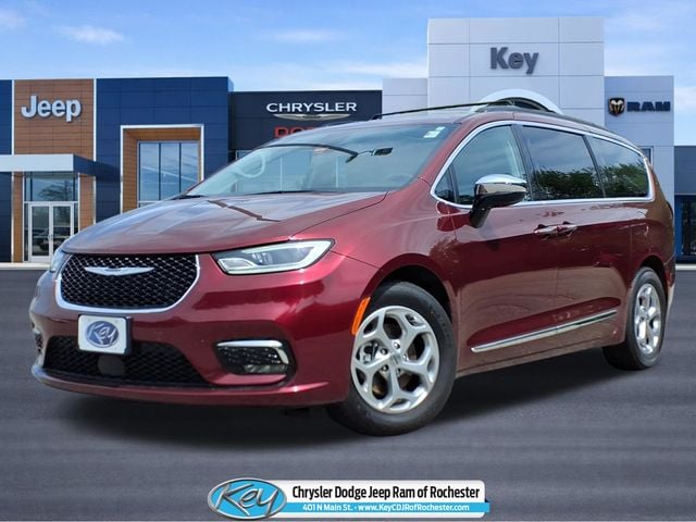 2023 Chrysler Pacifica Limited's photo