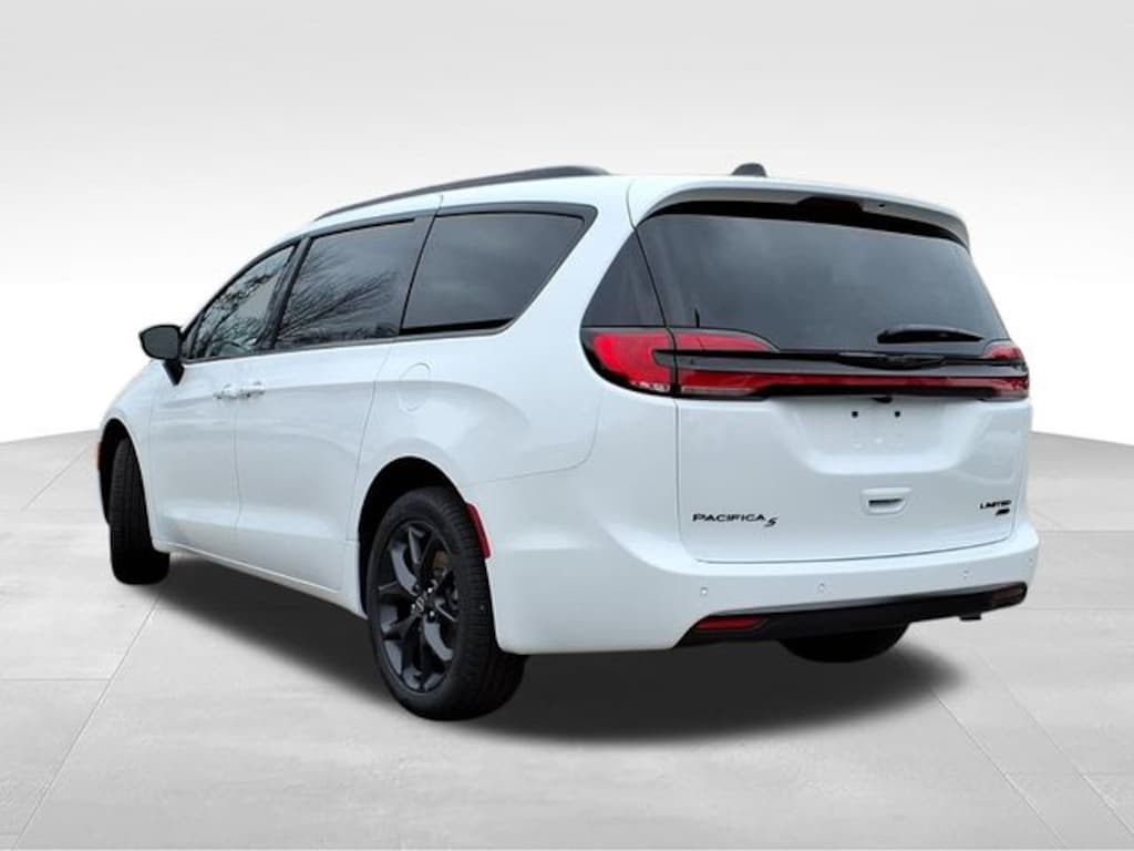 New 2026 Chrysler Pacifica Limited Passenger Van