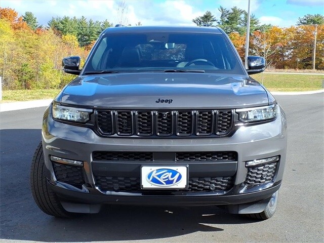 2025 Jeep Grand Cherokee Limited photo 2