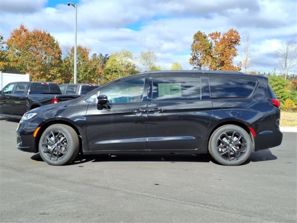 New 2026 Chrysler Pacifica Select Passenger Van