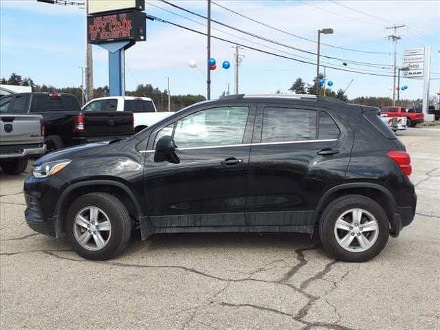Used 2020 Chevrolet Trax LT with VIN KL7CJPSB2LB334490 for sale in Rochester, NH