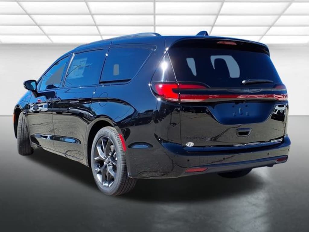 New 2026 Chrysler Pacifica Select Passenger Van