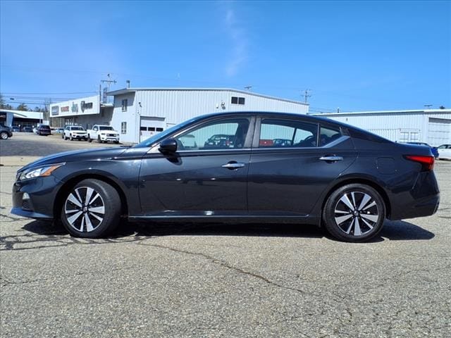Used 2021 Nissan Altima SV with VIN 1N4BL4DV0MN387516 for sale in Rochester, NH