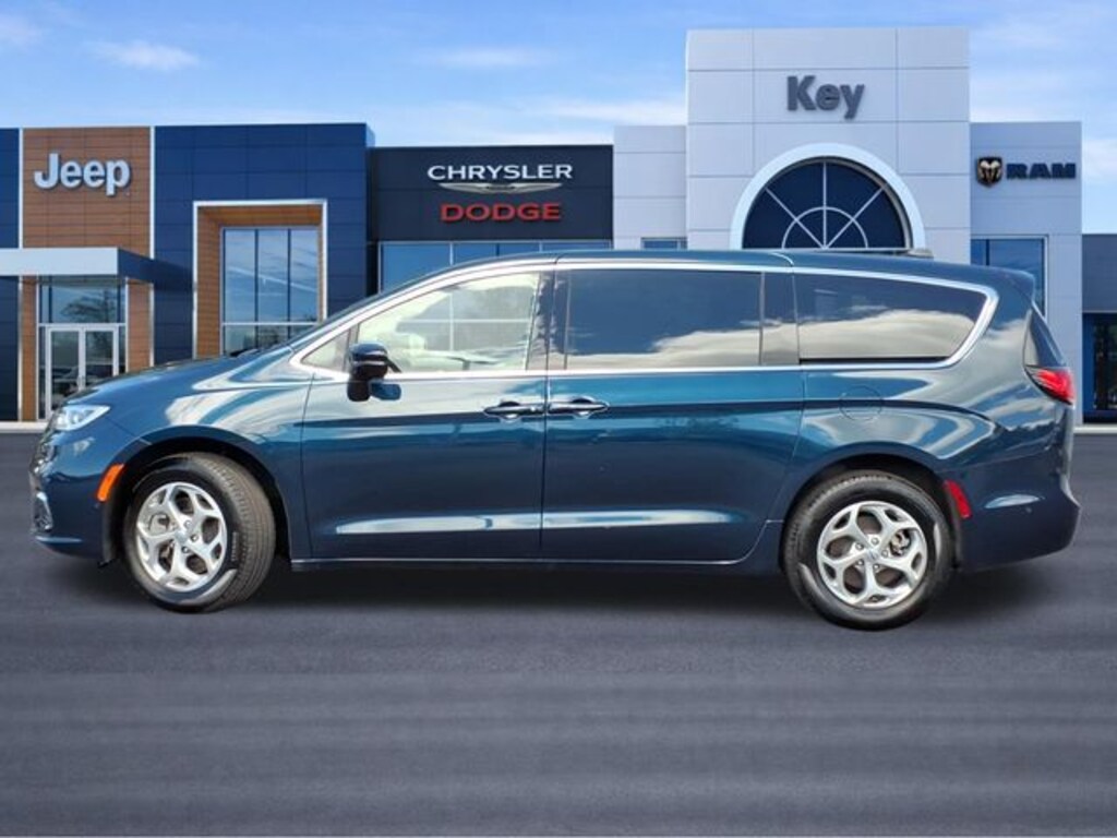 Used 2024 Chrysler Pacifica Limited Van Passenger Van
