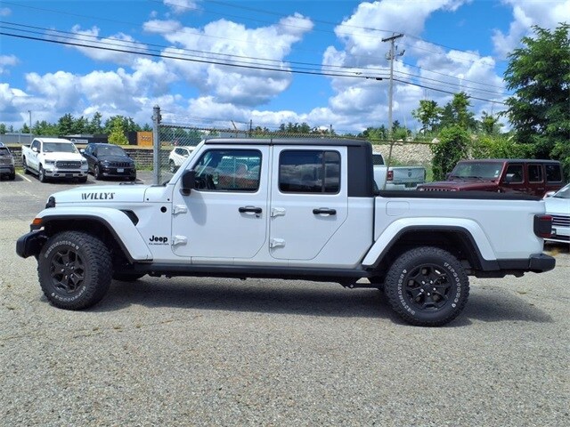 2021 Jeep Gladiator Willys photo 2