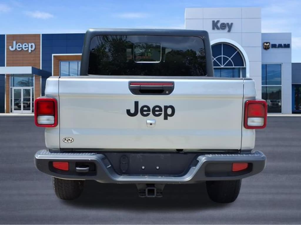 Used 2023 Jeep Gladiator Sport S Truck Crew Cab