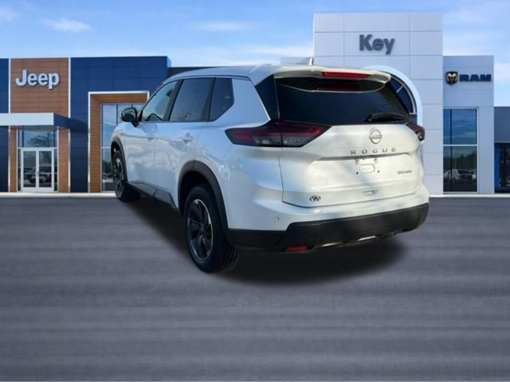 Used 2024 Nissan Rogue SV SUV