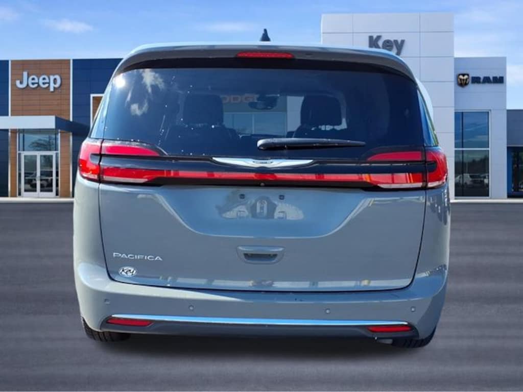 Used 2023 Chrysler Pacifica Touring L Van Passenger Van