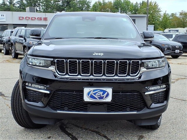 2025 Jeep Grand Cherokee Limited photo 2