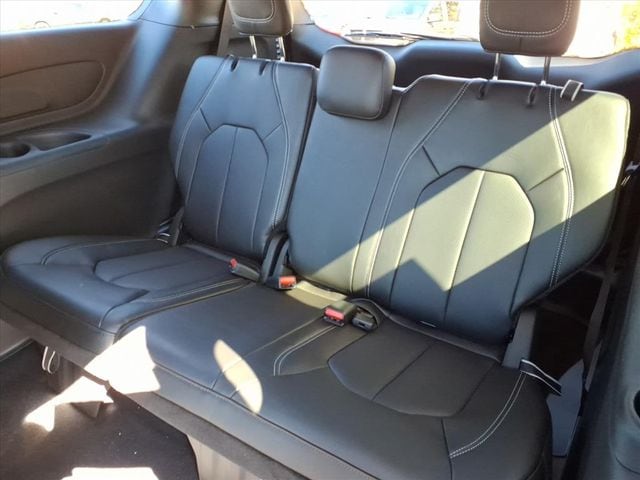 2026 Chrysler Pacifica Select - Photo 10