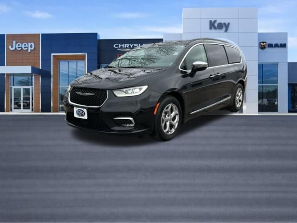 Used 2023 Chrysler Pacifica Limited Van Passenger Van