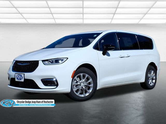 2026 Chrysler Pacifica Select's photo