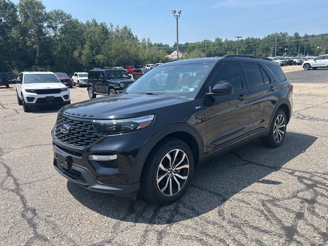 2022 Ford Explorer ST-Line photo 2