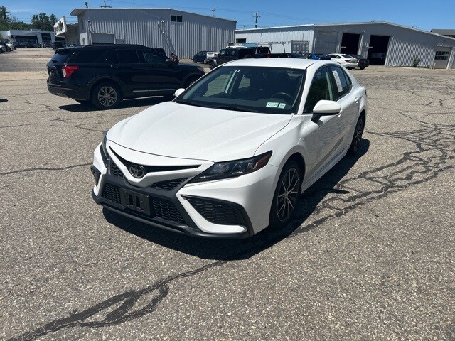 2024 Toyota Camry SE photo 2