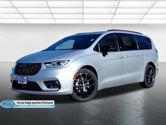 2026 Chrysler Pacifica Select's photo