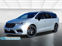 2026 Chrysler Pacifica Select Passenger Van