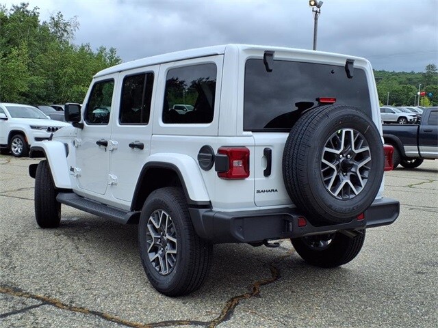 2025 Jeep Wrangler Sahara photo 3