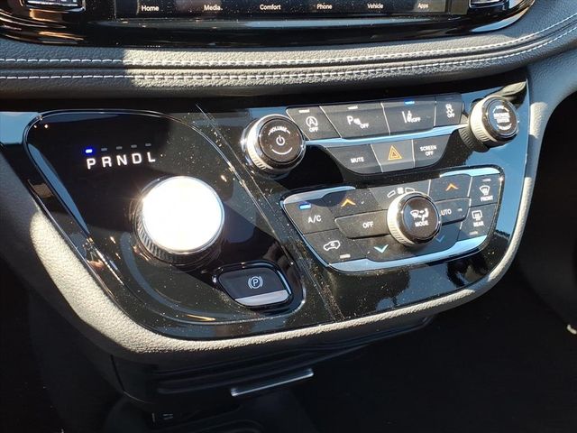 2026 Chrysler Pacifica Select - Photo 18
