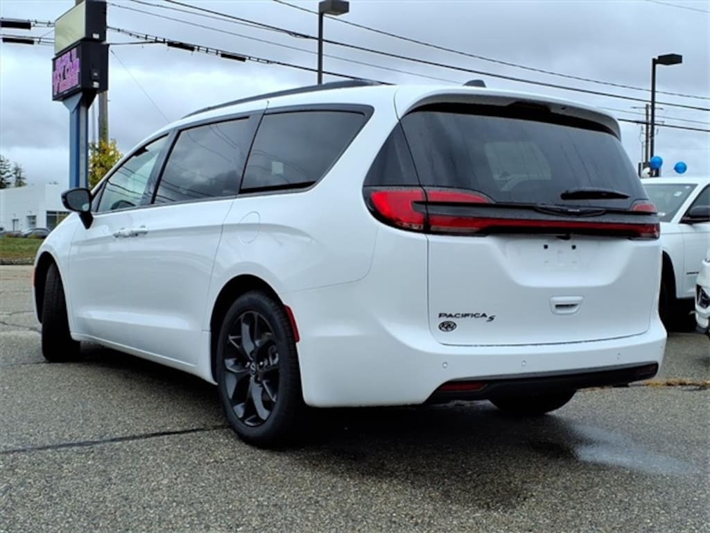 New 2026 Chrysler Pacifica Select Passenger Van