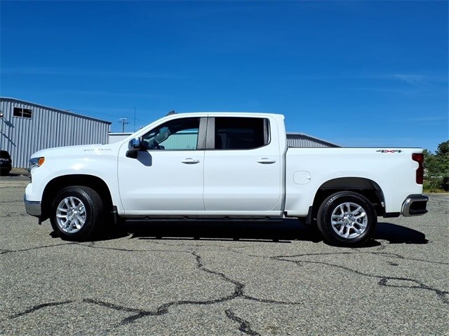2022 Chevrolet Silverado 1500 LT photo 2