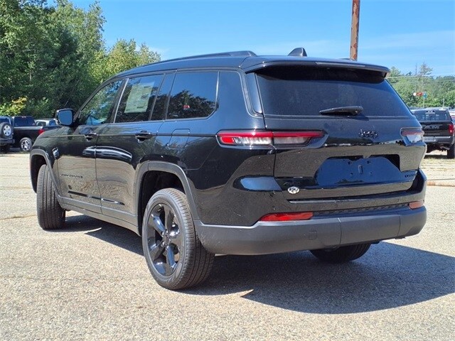 2025 Jeep Grand Cherokee Limited photo 3