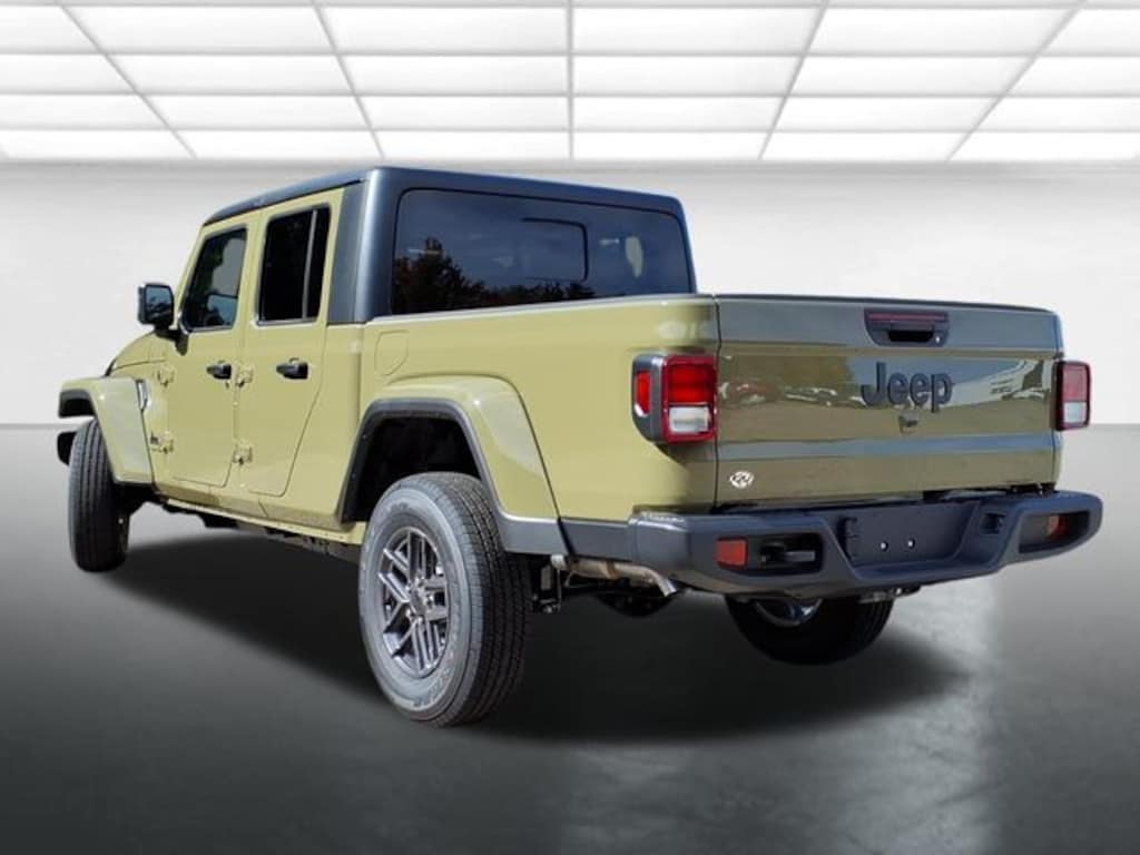 New 2025 Jeep Gladiator Sport S Pickup