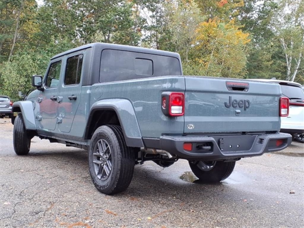New 2025 Jeep Gladiator Sport Pickup