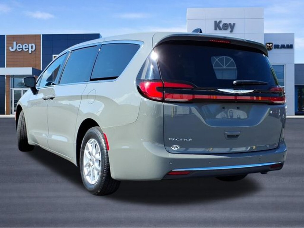 Used 2023 Chrysler Pacifica Touring L Van Passenger Van