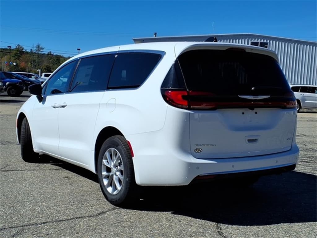 New 2026 Chrysler Pacifica Select Passenger Van