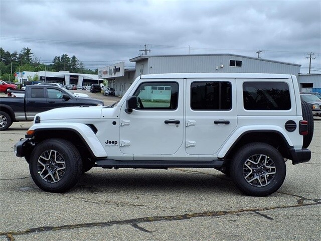 2025 Jeep Wrangler Sahara photo 2