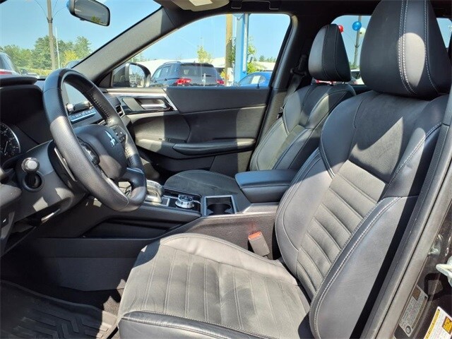 2022 Mitsubishi Outlander Black Edition photo 4