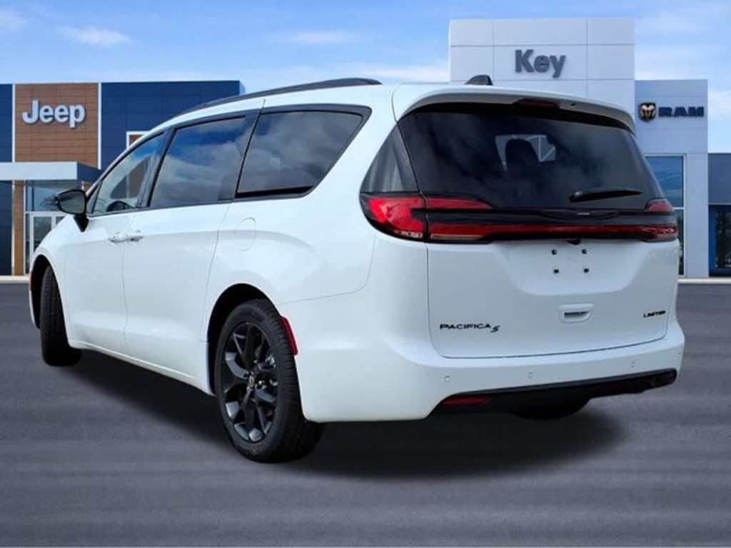 New 2026 Chrysler Pacifica Limited Passenger Van