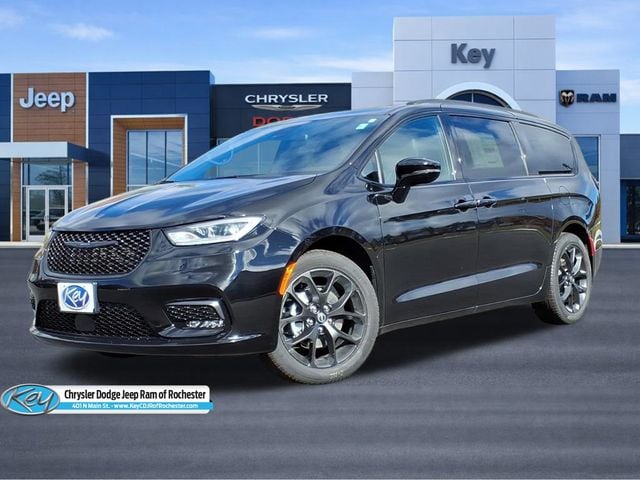 2026 Chrysler Pacifica Passenger Van 