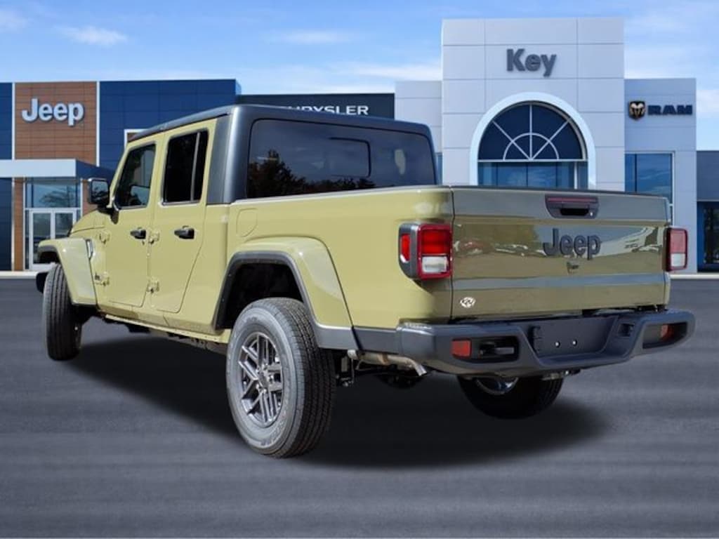 New 2025 Jeep Gladiator Sport S Pickup