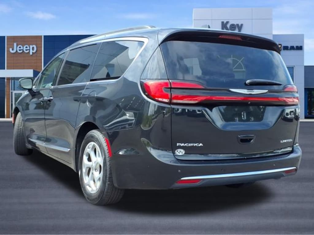 Used 2023 Chrysler Pacifica Limited Van Passenger Van