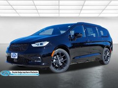 2026 Chrysler Pacifica Select Passenger Van