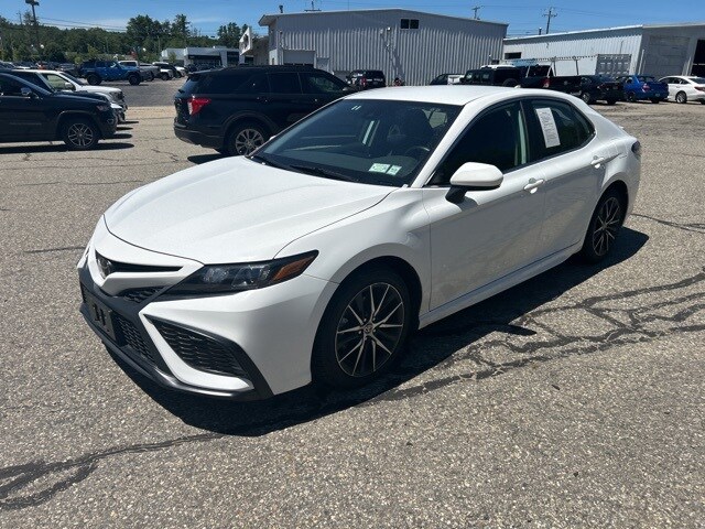 2024 Toyota Camry SE photo 3