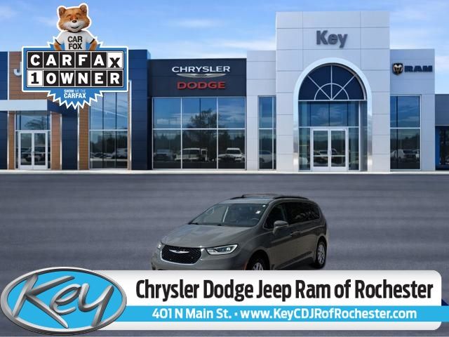 2022 Chrysler Pacifica Touring L's photo