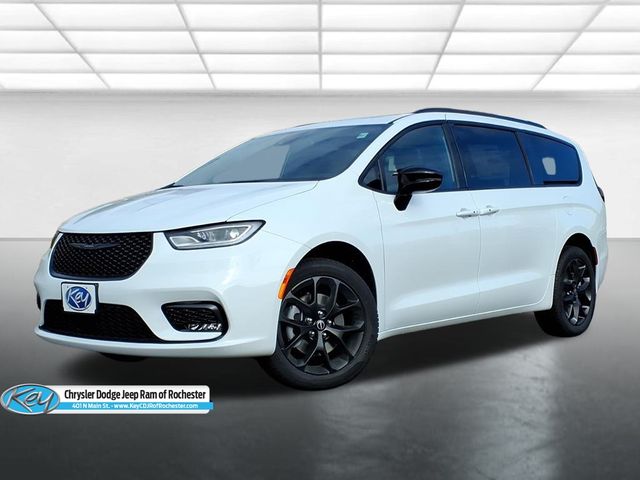 2026 Chrysler Pacifica Select's photo